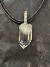 Lade das Bild in den Galerie-Viewer, DARKGEM Happymaker Bergkristall