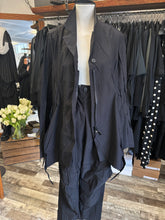 Lade das Bild in den Galerie-Viewer, Rundholz Black Label Jacke