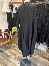 Lade das Bild in den Galerie-Viewer, Rundholz Black Label tulpiges Mantelkleid