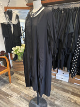 Lade das Bild in den Galerie-Viewer, Rundholz Black Label tulpiges Mantelkleid