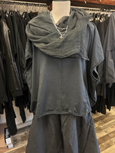 Lade das Bild in den Galerie-Viewer, Privatsachen Shirt Hautlift