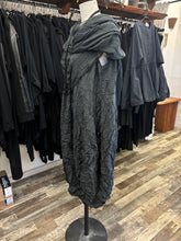 Lade das Bild in den Galerie-Viewer, Privatsachen Seidenkleid Lichtknitt