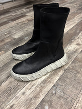 Lade das Bild in den Galerie-Viewer, Lofina Muster Boots