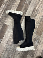 Lade das Bild in den Galerie-Viewer, Lofina Muster Stiefel