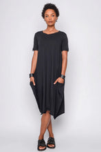 Lade das Bild in den Galerie-Viewer, Black by K&M Kleid there is something in your Eyes