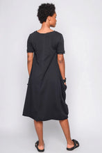 Lade das Bild in den Galerie-Viewer, Black by K&M Kleid there is something in your Eyes