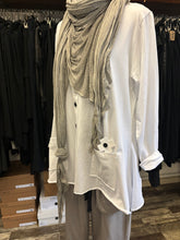 Lade das Bild in den Galerie-Viewer, Transit handgefärbter Schal