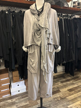 Lade das Bild in den Galerie-Viewer, Transit handgefärbter Schal