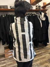 Lade das Bild in den Galerie-Viewer, ABSOLUT Streifen Hoodie