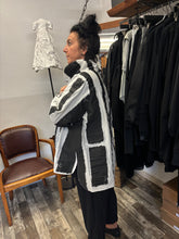 Lade das Bild in den Galerie-Viewer, ABSOLUT Streifen Hoodie