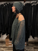 Lade das Bild in den Galerie-Viewer, Rundholz Dip Seidenstrick Pulli