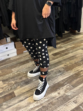 Lade das Bild in den Galerie-Viewer, PLÜ Legging black Dots