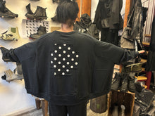 Lade das Bild in den Galerie-Viewer, PLÜ Wideshortsweat Black Dots