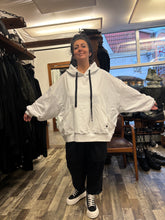 Lade das Bild in den Galerie-Viewer, PLÜ Oversizehoodie