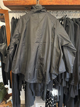 Lade das Bild in den Galerie-Viewer, Rundholz Black Label Jacke