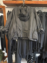 Lade das Bild in den Galerie-Viewer, Rundholz Black Label Regenjacke