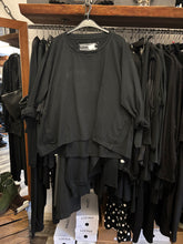 Lade das Bild in den Galerie-Viewer, Rundholz Black Label Oversizeshirt
