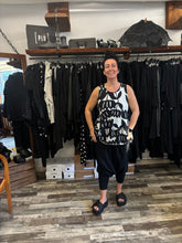 Lade das Bild in den Galerie-Viewer, Rundholz Black Label Haremshose