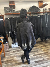 Lade das Bild in den Galerie-Viewer, Rundholz Black Label Jacke