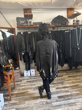 Lade das Bild in den Galerie-Viewer, Rundholz Black Label Jacke