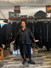 Lade das Bild in den Galerie-Viewer, Rundholz Black Label Regenjacke
