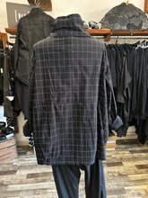 Lade das Bild in den Galerie-Viewer, Rundholz Black Label Tulpenjacke