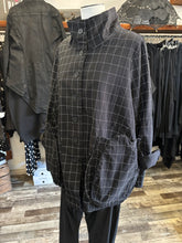 Lade das Bild in den Galerie-Viewer, Rundholz Black Label Tulpenjacke