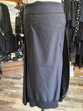 Lade das Bild in den Galerie-Viewer, Rundholz Black Label Ballonrock