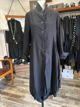Lade das Bild in den Galerie-Viewer, Rundholz Black Label Stretchmantel