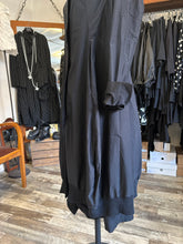 Lade das Bild in den Galerie-Viewer, Rundholz Black Label Stretchmantel