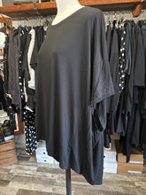 Lade das Bild in den Galerie-Viewer, Rundholz Black Label Oversize Tunika