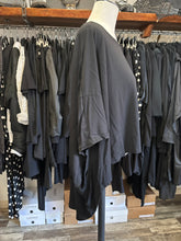 Lade das Bild in den Galerie-Viewer, Rundholz Black Label Oversize Shirt