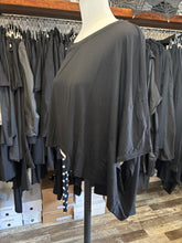 Lade das Bild in den Galerie-Viewer, Rundholz Black Label Oversize Shirt