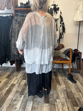 Lade das Bild in den Galerie-Viewer, Sanctamuerte Bluse