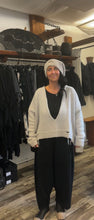 Lade das Bild in den Galerie-Viewer, Studio b3 Pullover Reman