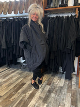Lade das Bild in den Galerie-Viewer, Sanctamuerte Oversize Winterjacke