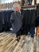 Lade das Bild in den Galerie-Viewer, Sanctamuerte Oversize Winterjacke