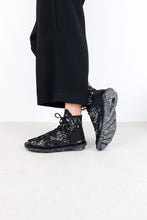 Lade das Bild in den Galerie-Viewer, Trippen Relate