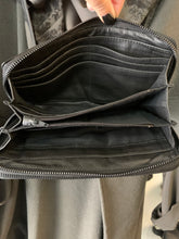 Lade das Bild in den Galerie-Viewer, Black by K&M Walletcase