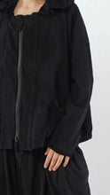 Lade das Bild in den Galerie-Viewer, Rundholz Black Label Sweatjacke
