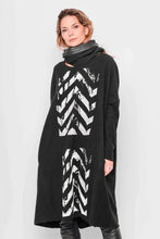 Lade das Bild in den Galerie-Viewer, Black by K&amp;M Tunic the can Never Tear Us apart

