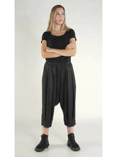 Lade das Bild in den Galerie-Viewer, Rundholz Black Label Haremshose
