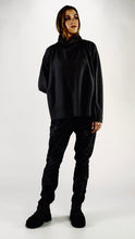 Lade das Bild in den Galerie-Viewer, Rundholz Black Label Strickpulli
