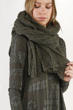 Lade das Bild in den Galerie-Viewer, Rundholz Black Label Strickschal
