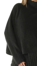 Lade das Bild in den Galerie-Viewer, Rundholz Pulli Waschbär Merino
