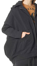 Lade das Bild in den Galerie-Viewer, Rundholz Black Label Oversize Sweatjacke
