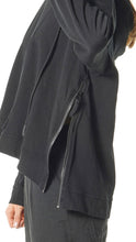 Lade das Bild in den Galerie-Viewer, Rundholz Black Label Hoodie
