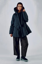 Lade das Bild in den Galerie-Viewer, Rundholz Black Label Daunenjacke
