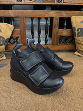 Lade das Bild in den Galerie-Viewer, Lofina Muster Boots
