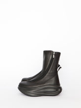 Lade das Bild in den Galerie-Viewer, Lofina Bootie mit schrägem Zipper
